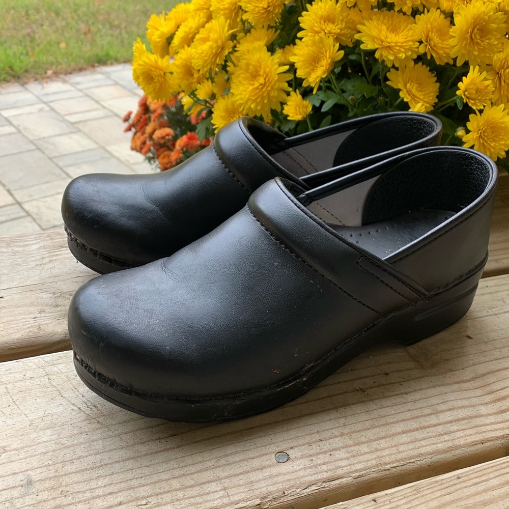 👟 DANSKO 👟 black, nonslip work clogs 💯
